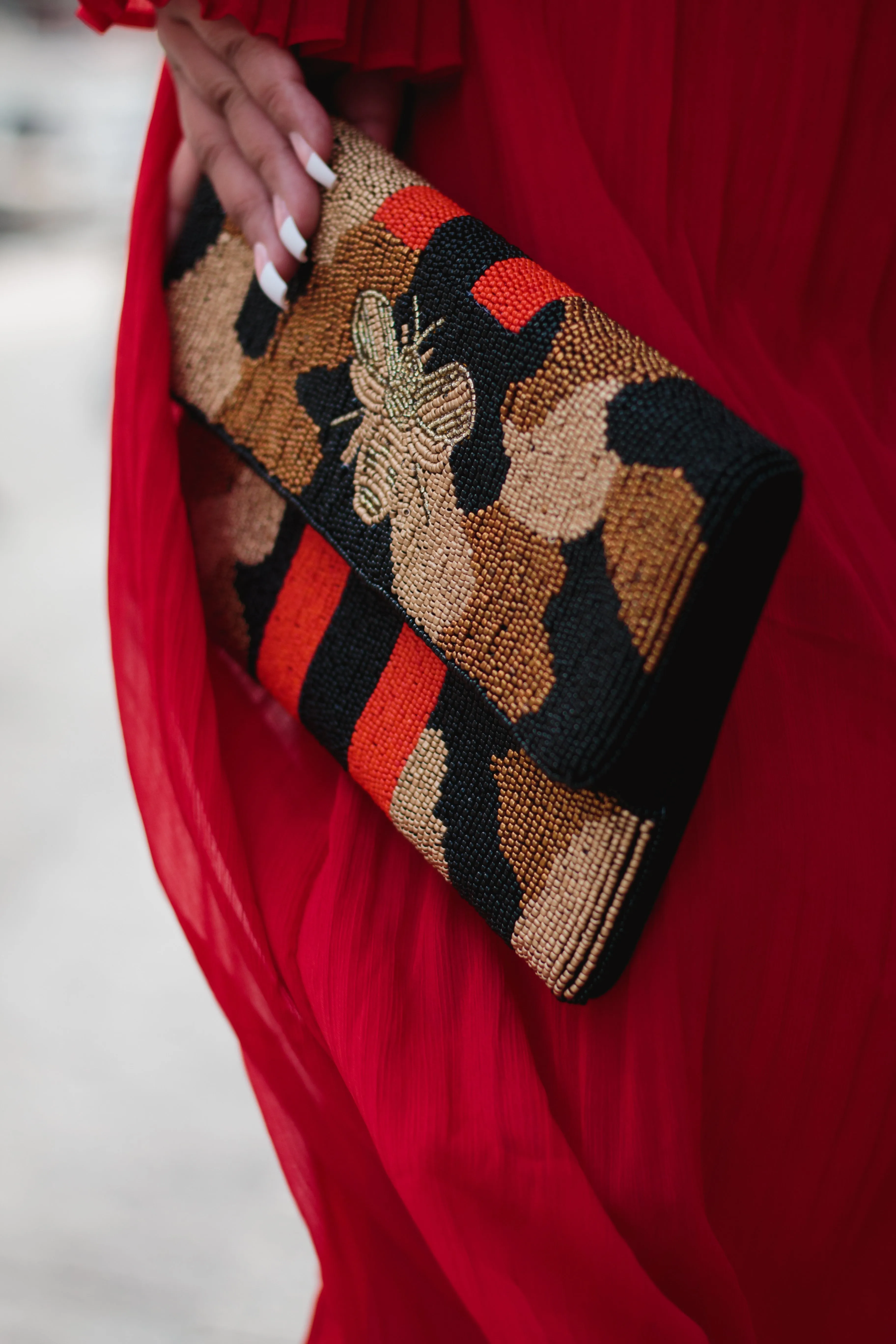 Kemper camo beaded bee crossbody (Red)