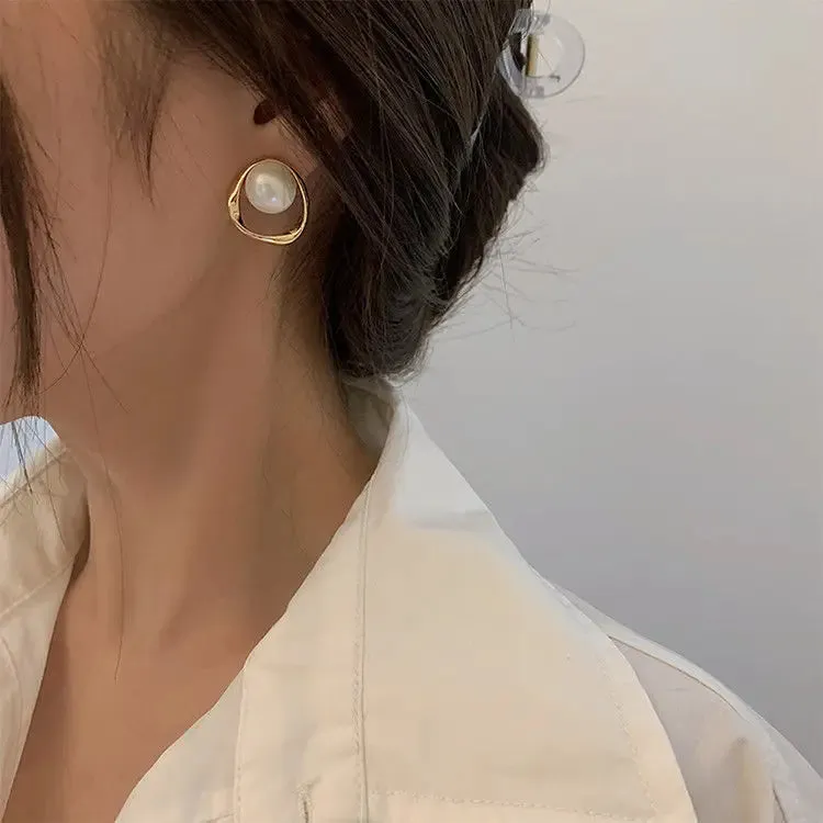 Pearl Gold Color Round Stud Korean Delicate Irregular Design Unusual 2024 Fashion Imitation Earring